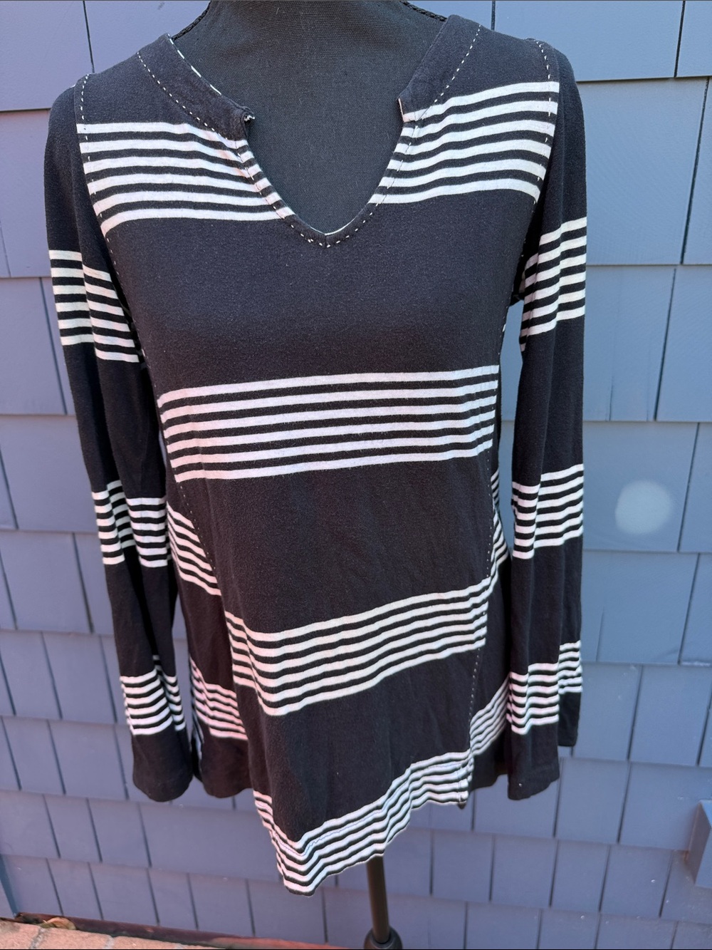 Black & White Striped V-Neck Long Sleeve Top small cotton
